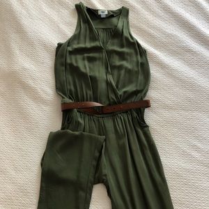 Cute green sleeveless jumpsuit